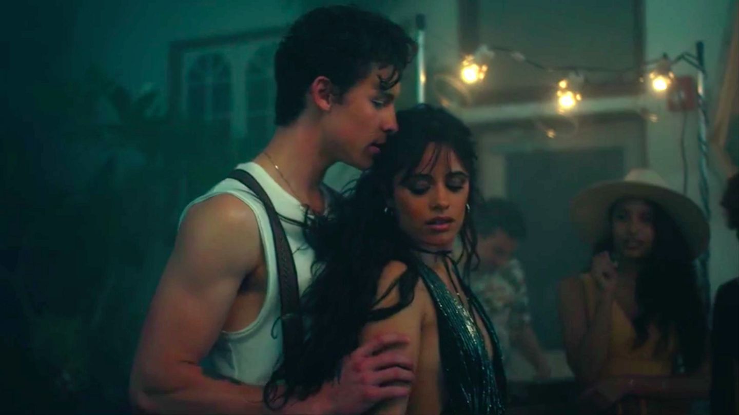 Shawn Mendes e Camila Cabello enlouquecem ao lançar clipe em cenas picantes de sexo; assista