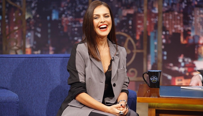 Paloma Bernardi em entrevista ao The Noite (Foto: Gabriel Cardoso/SBT)