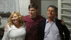 Rafael Miguel e os pais, Miriam Selma Miguel e João Alcisio Miguel (Foto: Reprodução)