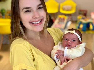 A cantora Thaeme e sua filha Liz (Foto: Divulgação)