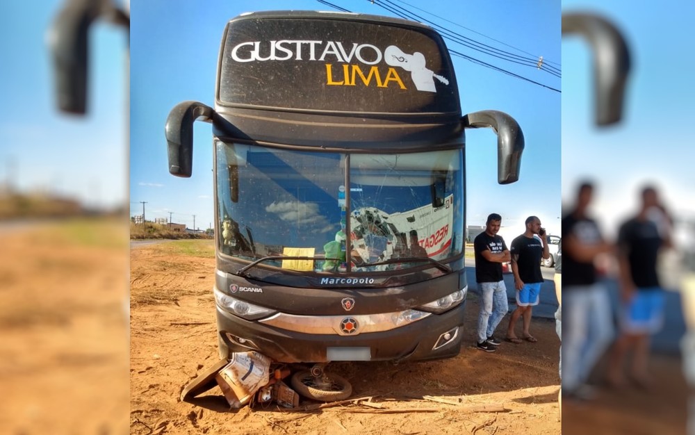 Ônibus com equipe do cantor Gusttavo Lima se envolve em acidente na BR-060, em Anápolis, Goiás — (Foto: Arquivo pessoal)