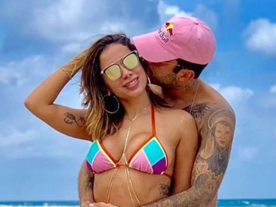 A cantora Anitta flagrou o ex-marido da atriz da Globo, Luana Piovani, Pedro Scooby em momento delicado na cama (Foto Reprodução/Instagram)