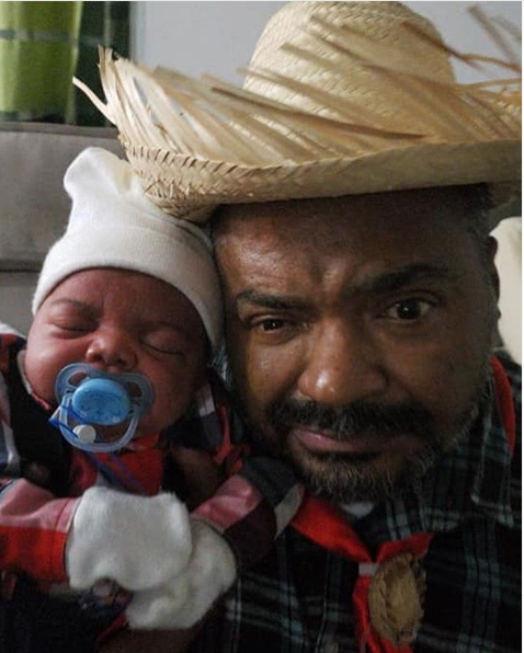 Arlindo Cruz apareceu com o netinho em Festa Junina (Foto: Reprodução/ Instagram) Arlindinho Cruz