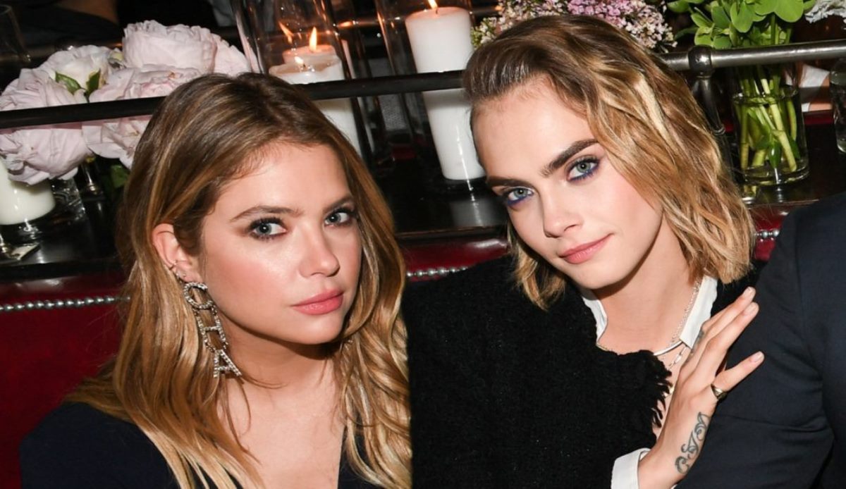 Namorada de Cara Delevingne, Ashely Benson passa do ponto, surge nua em