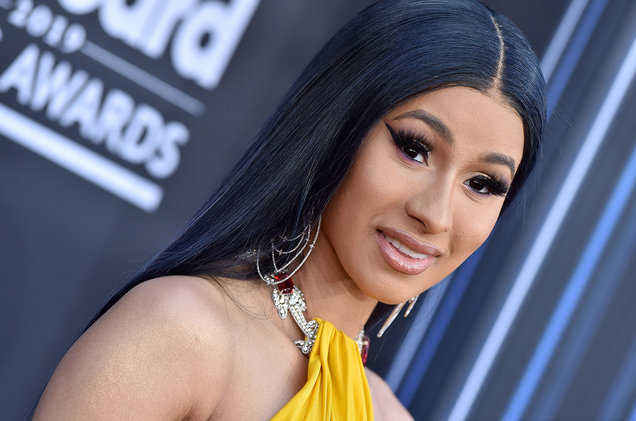 A rapper Cardi B teve roupa rasgada em show e teve que se retirar do palco (Foto: Reprodução)