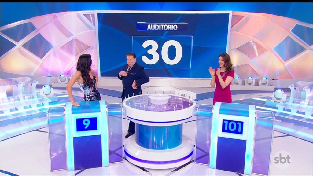 Programa Silvio Santos recebeu as apresentadoras Daniela Albuquerque, da RedeTV!, e a Chris Flores do SBT que bateu recorde de pontuação (Foto: Reprodução)