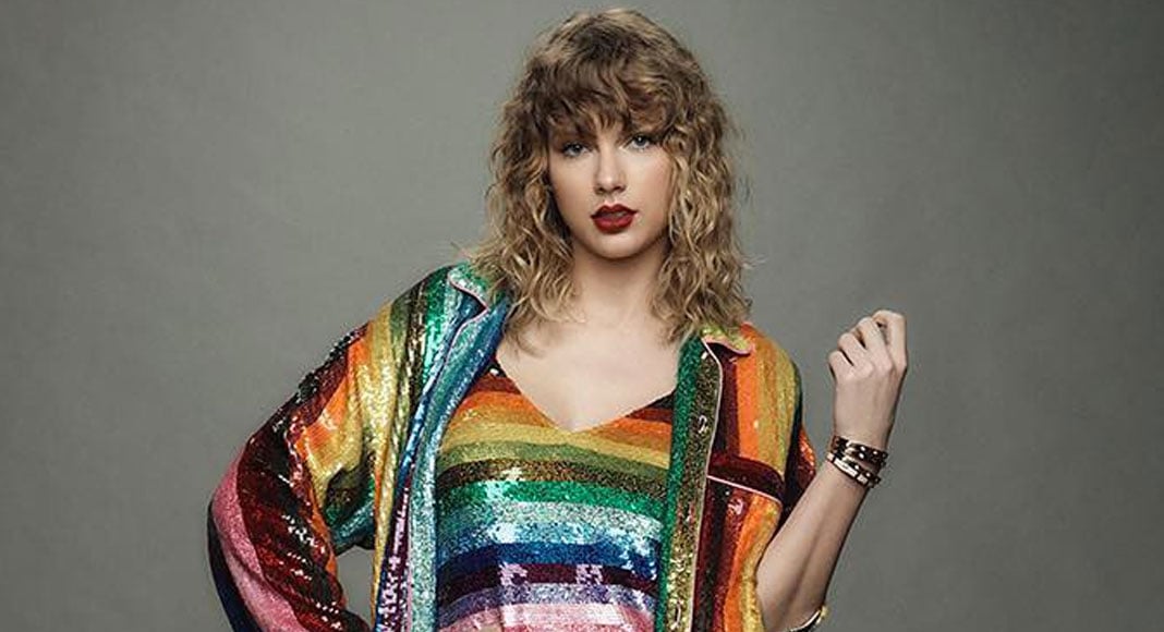 A cantora Taylor Swift está lutando pelos direitos iguais da sociedade LGBTQ (Foto: Reprodução)