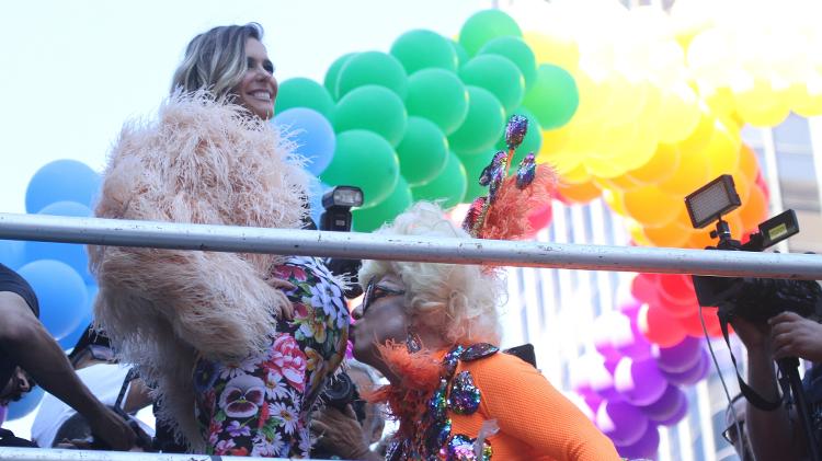 Fernanda Lima na Parada Gay (Foto: Reprodução)