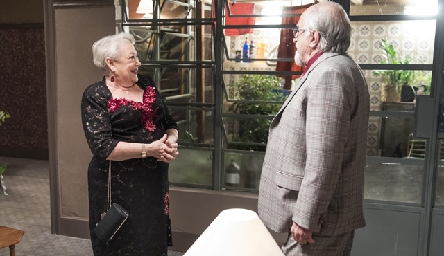 Marlene (Suely Franco) e Antero (Ary Fontoura) em cena de A Dona do Pedaço (Foto: Globo/João Miguel Júnior)