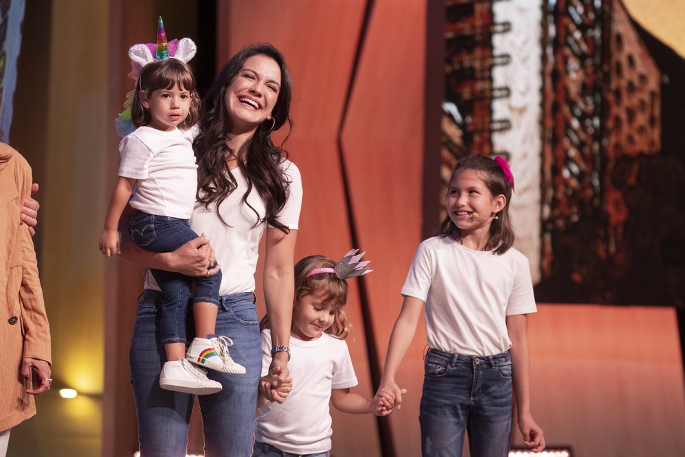 Homenagem da esposa e filhas emocionou Malvino Salvador no 'Tamanho Família' — (Foto: Isabella Pinheiro/Gshow)