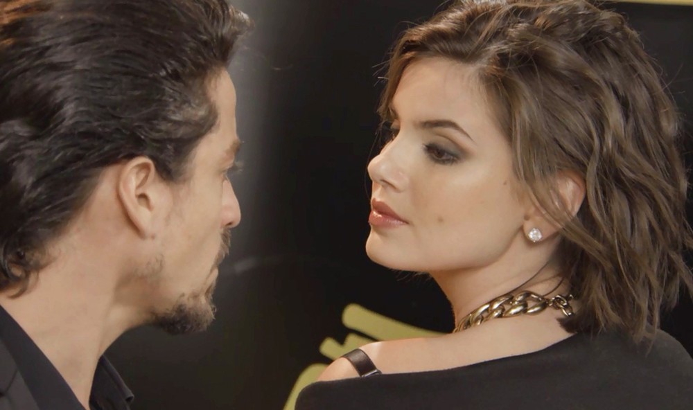 Jerônimo e Vanessa em cena da novela Verão 90 (Foto: Reprodução)