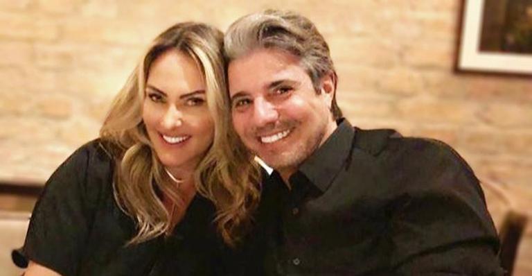 O apresentador João Kleber e Mara Ferraz (Foto: Reprodução)