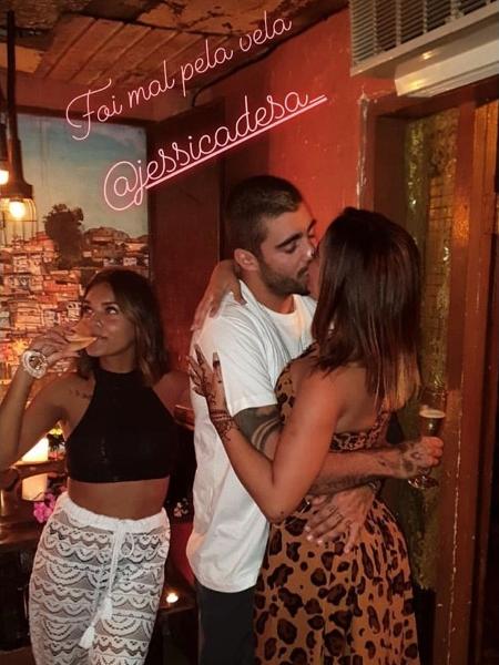 Anitta e Pedro Scooby aos beijos (Foto: Divulgação)