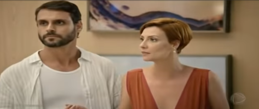 Sophia e Antonia em cena na novela Topíssima, da Record. (Foto: Reprodução)