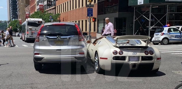 Carro do comediante Tracy Morgan sofreu batida poucos minutos depois de ser comprado (Foto: Reprodução)