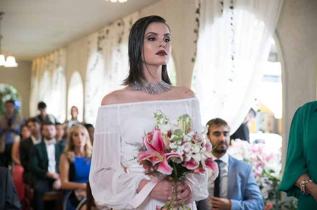 Camila Queiroz grava seu casamento em Verão 90 