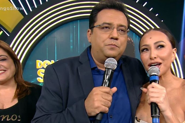 Geraldo Luís e Sabrina Sato durante o programa Domingo Show (Foto: Divulgação)