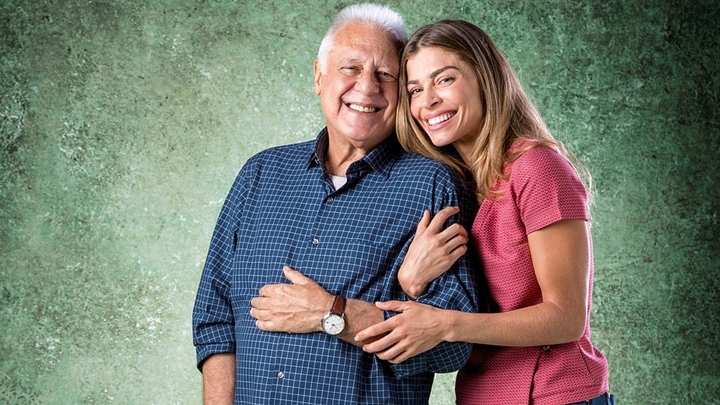 Antonio Fagundes ao lado de Grazi Massafera. (Foto: Divulgação/TV globo)