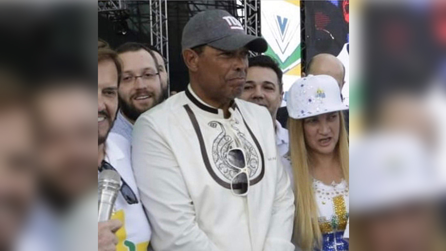 Valdomiro demonstrou desconforto após ver seu chapéu caríssimo ser jogado ao público (Foto: Reprodução)