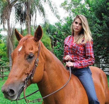 Bárbara Evans à cavalo (Foto: Reprodução/ Instagram)