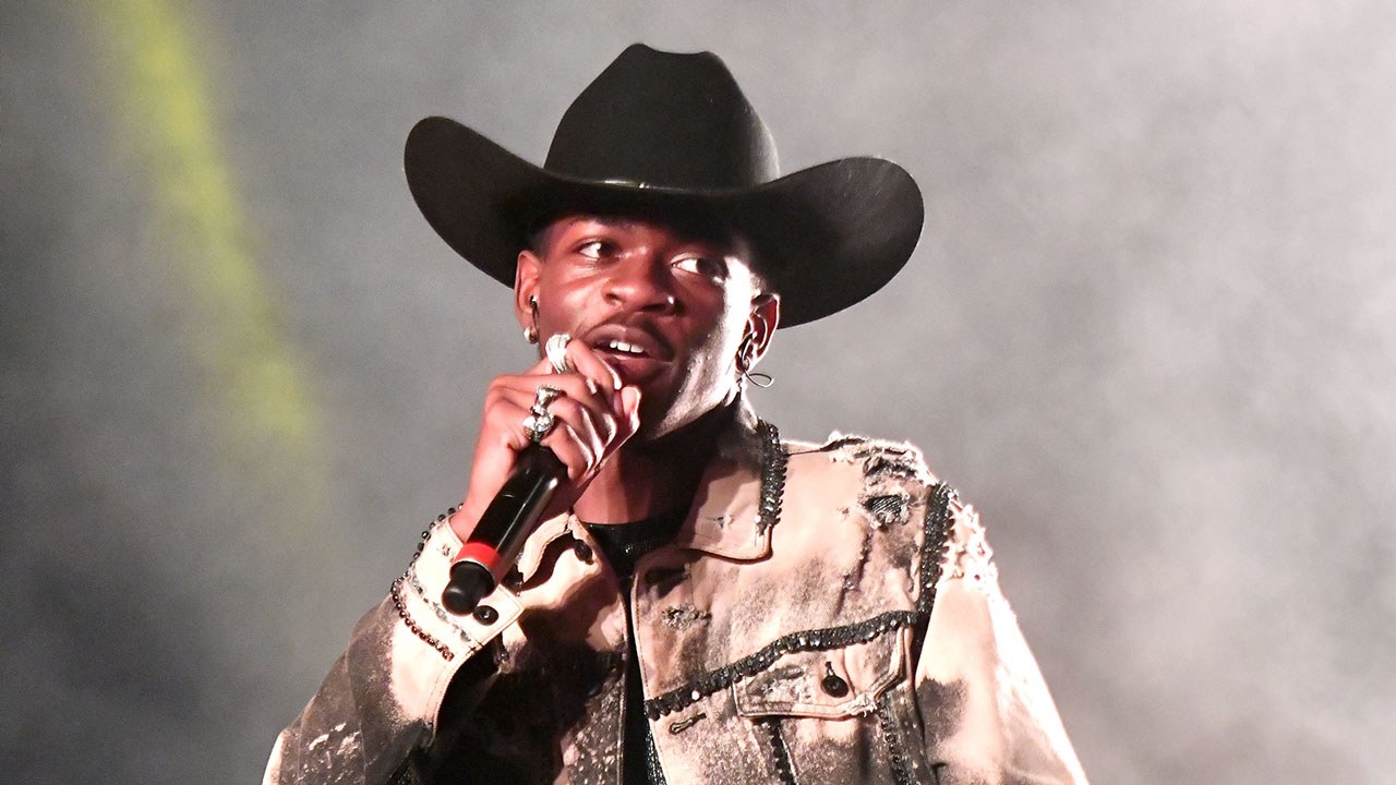 O rapper americano Lil Nas X fez uma declaração nas redes sociais e assumiu ser gay (Foto: Reprodução)