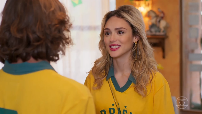 Manu (Isabelle Drummond) e João (Rafael Vitti) em cena de Verão 90, que bateu recorde de audiência (Foto: Reprodução/Globo)