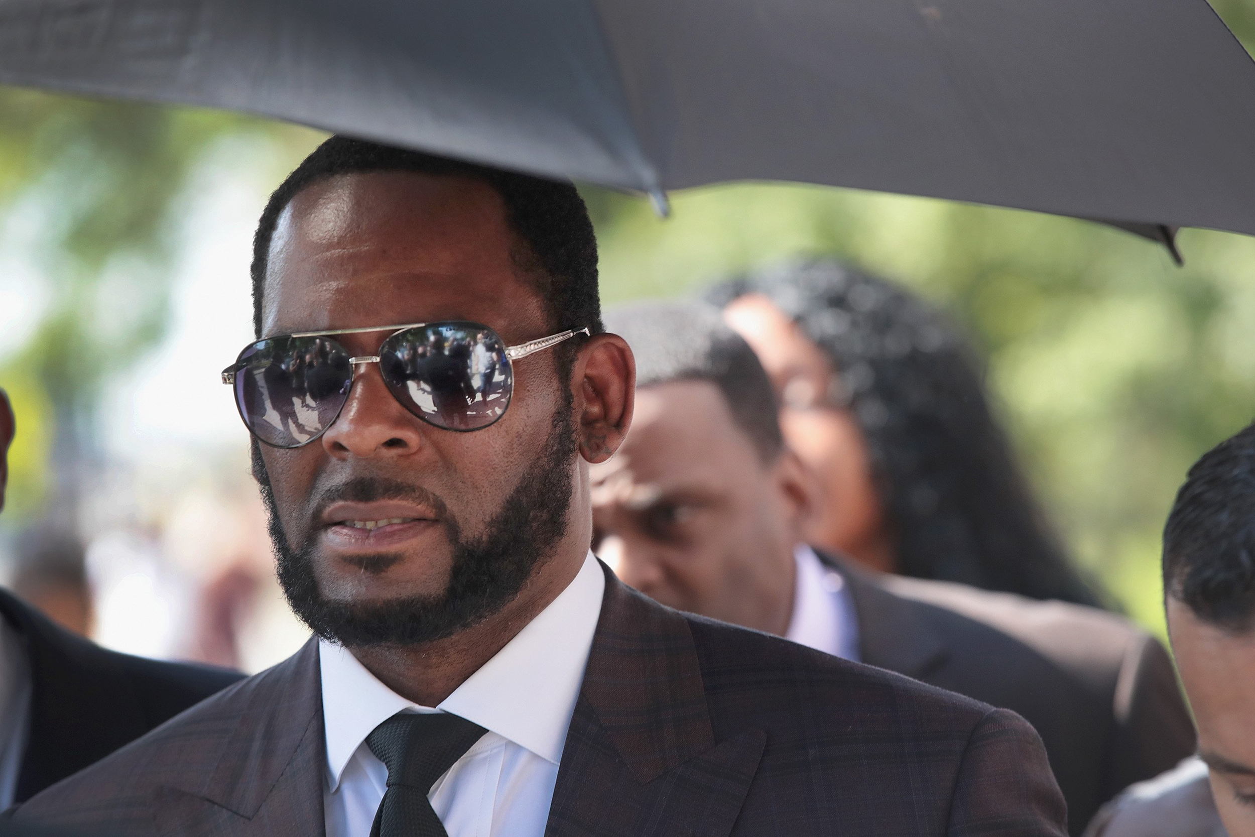 O rapper R. Kelly é preso depois de sofrer muitas acusações (Foto: Reprodução)