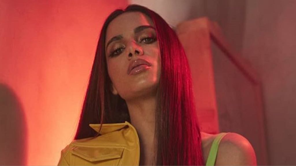 Anitta é comparada a Paolla Oliveira em ensaio sensual e recebe críticas por uso de Photoshop (Imagem: Instagram)