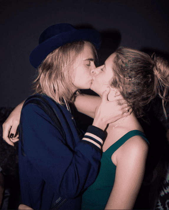 Cara Delenvingne e Ashley Benson noivaram (Foto: Reprodução)