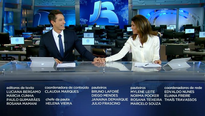 Sergio Aguiar e Janine Borba no encerramento do Jornal da Record (Foto: Reprodução)