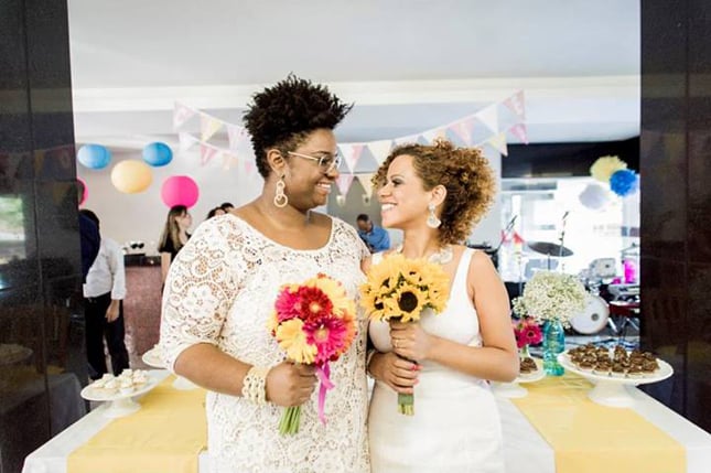 A vencedora da primeira edição do The Voice Brasil da Globo, Ellen Oléria e Poliana Martins (Foto: Reprodução)