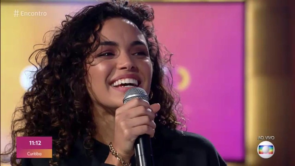 Giovana Cordeiro ficou bastante emocionada com o TBT do Encontro (Foto: Reprodução/TV Globo) 