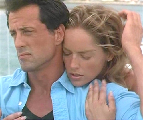 Sylvester Stallone e Sharon Stone no filme O Especialista (Foto: Reprodução)