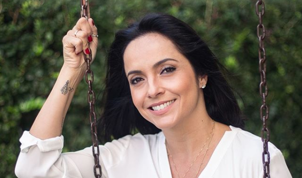 Izabella Camargo foi afastada da emissora após ser diagnosticada com a Síndrome de Burnout (Foto: Reprodução/Instagram)