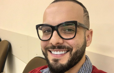 Mahmoud Baydoun deu dicas de sexo absurdas e engraçadas aos seus seguidores das redes sociais (Foto: Reprodução/Instagram)