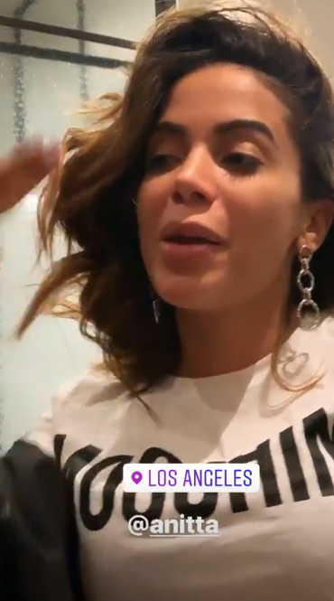 Anitta foi flagrada descabelada pelo promoter (Foto: Reprodução/ Instagram)