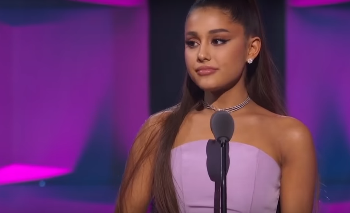 Ariana Grande se emociona pelo fim de uma etapa de sua turnê e faz declaração em suas redes sociais (Foto: Reprodução)