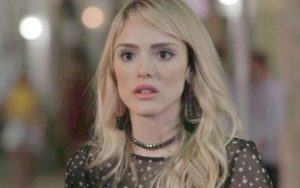 Isabelle Drummond teve futuro definido pela Globo após Verão 90 (Foto: Reprodução)