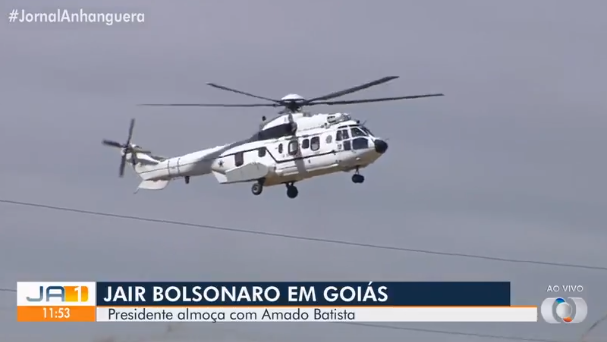 Um dos dois helicópteros mobilizados para Bolsonaro almoçar com Amado Batista (Foto: Reprodução/ TV Anhanguera/ Globo)