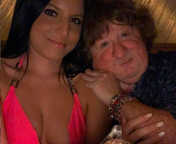 O ex-ator mirim Mason Reese e sua namorada, a atriz pornô Sarah Russi (Reprodução: Instagram)