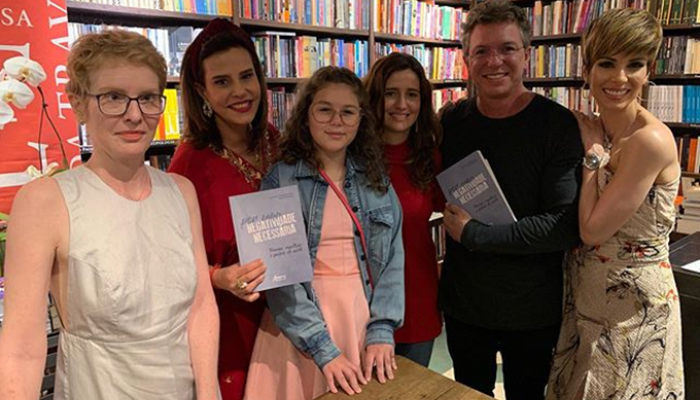 Boninho com Ana Furtado, Narcisa Tamborindeguy, Mariana e Isabela (Foto: Reprodução/Instagram)