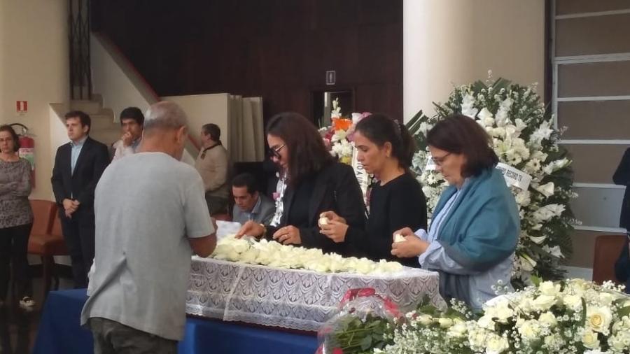 Colegas prestam última homenagem para Paulo Henrique Amorim Imagem: Marcela Ribeiro//UOL