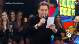 Faustão cantou sucessos de Zezé di Camargo & Luciano neste domingo (Foto: Reprodução)