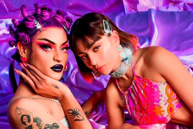 As cantoras Pabllo Vttar e Charli XCX lançaram uma música com direito a videoclipe (Foto: Reprodução)