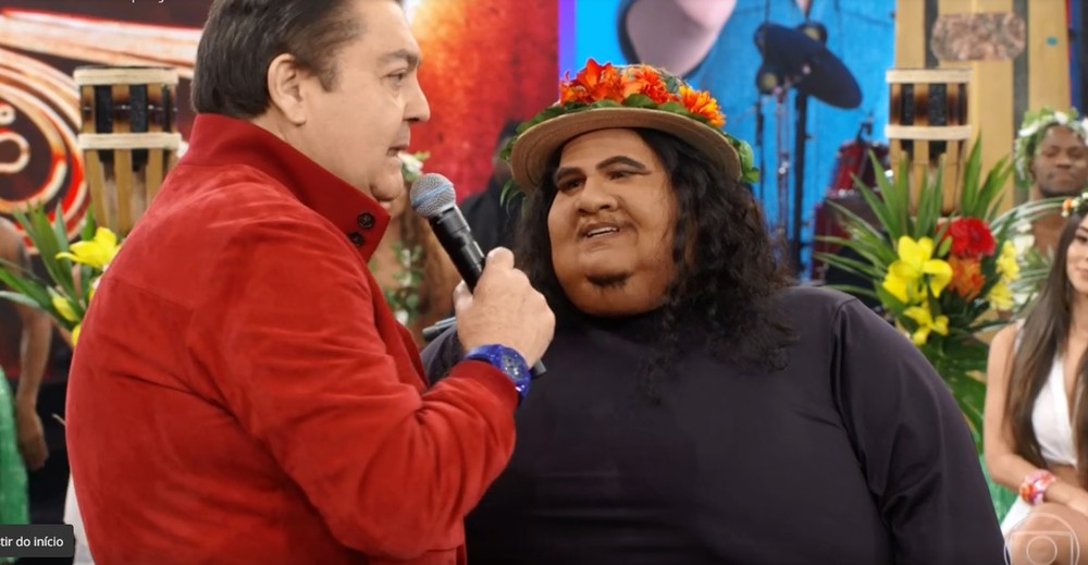 Hugo Bonemer apareceu completamente irreconhecível no Show dos Famosos (Foto: Reprodução/Globo)