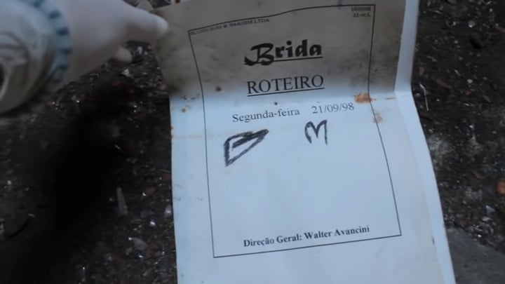 Roteiro da novela Brida encontrada por youtubers nos estúdios abandonados da TV Manchete. (Foto: Reprodução/YouTube/Montezano TV)