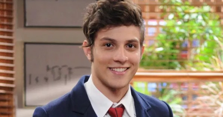 Chay Suede na novela Rebelde, da Record. (Foto: Divulgação)