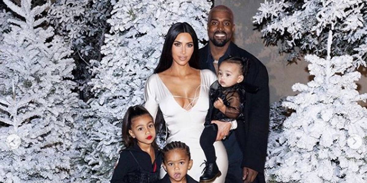 Kim Kardashian, Kanye West e seus filhos (Foto: Reprodução)