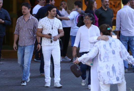 Xuxa e Marlene Matos vão enterro de amigo (Foto: Roberto Filho)