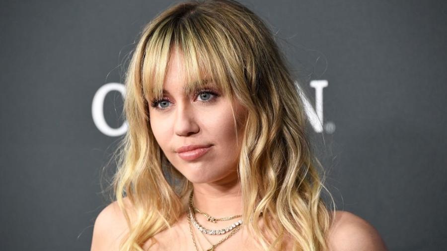 Miley Cyrus responde comentário de fã depois de não ser indicada a premiação (Foto: Reprodução)